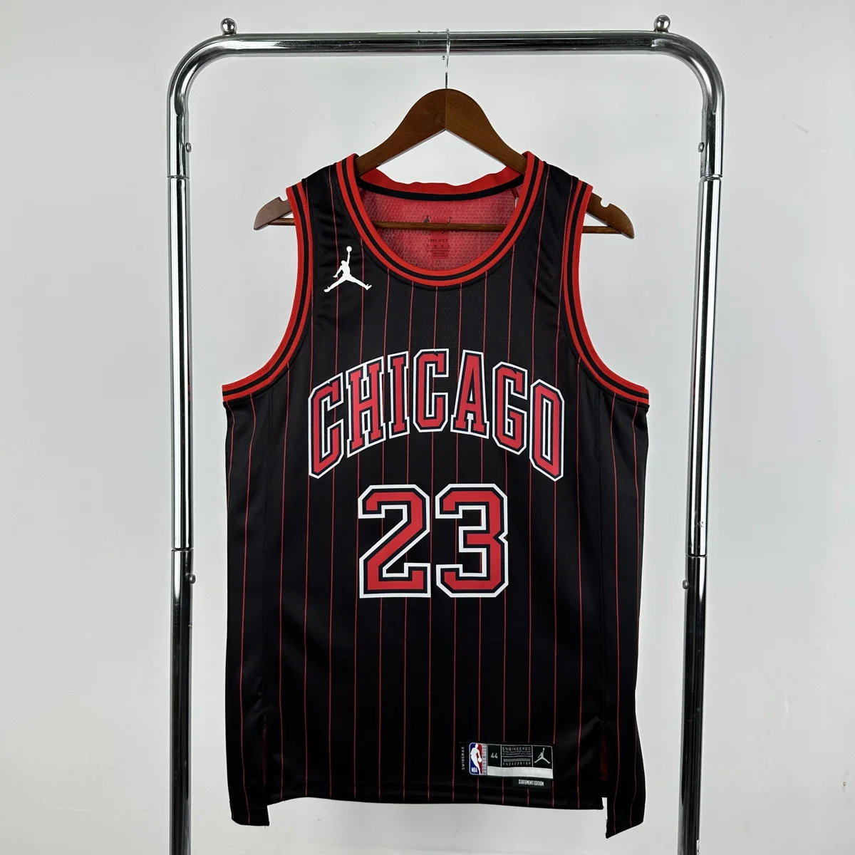 Camisola NBA Chicago Bulls Statement Edition 2025/26 - Michael Jordan #23 - Vista 2