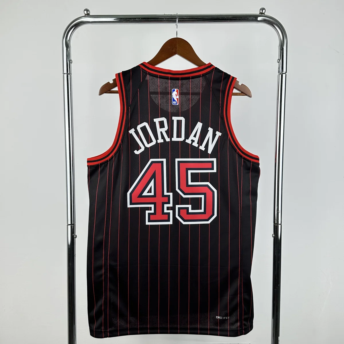 Camisola NBA Chicago Bulls Statement Edition 2025/26 - Michael Jordan #45 - Vista 1