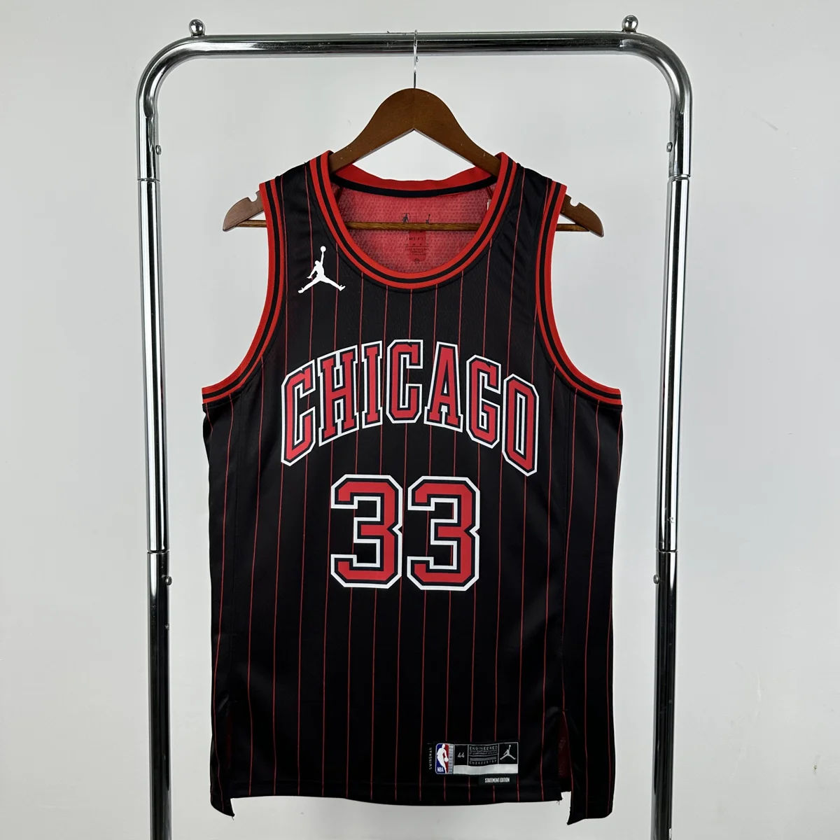 Camisola NBA Chicago Bulls Statement Edition 2025/26 - Scottie Pippen #33 - Vista 2