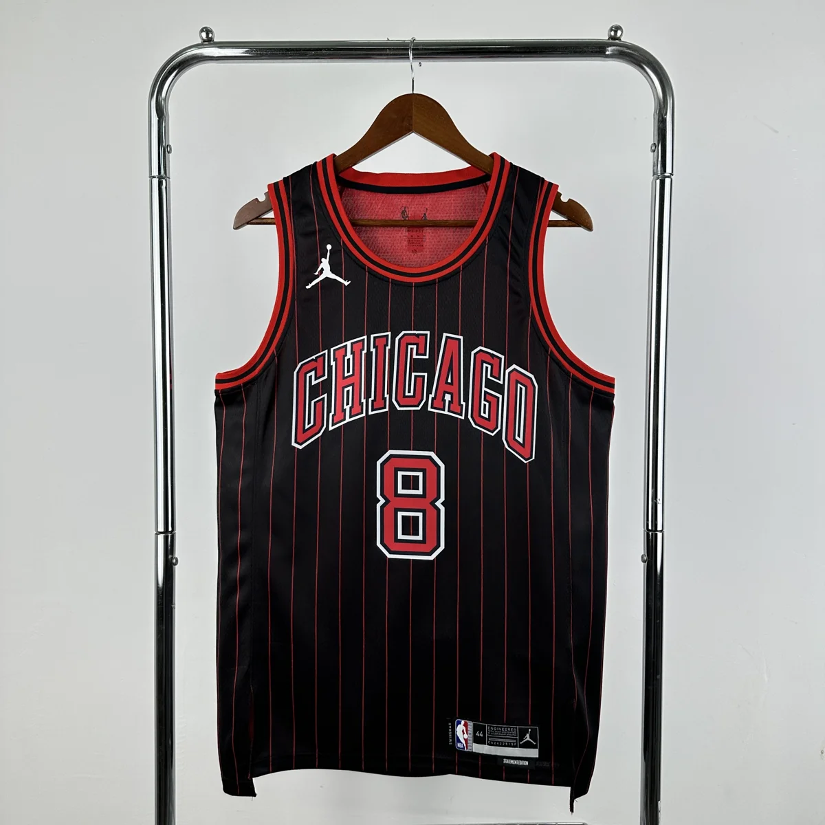 Camisola NBA Chicago Bulls Statement Edition 2025/26 - Zach LaVine #8 - Vista 2