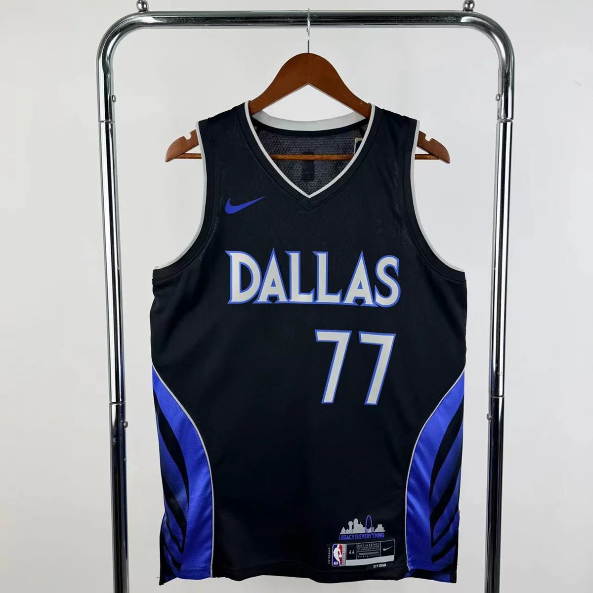 Camisola NBA Dallas Mavericks City Edition 2025/26 - Luka Dončić #77 - Vista 2