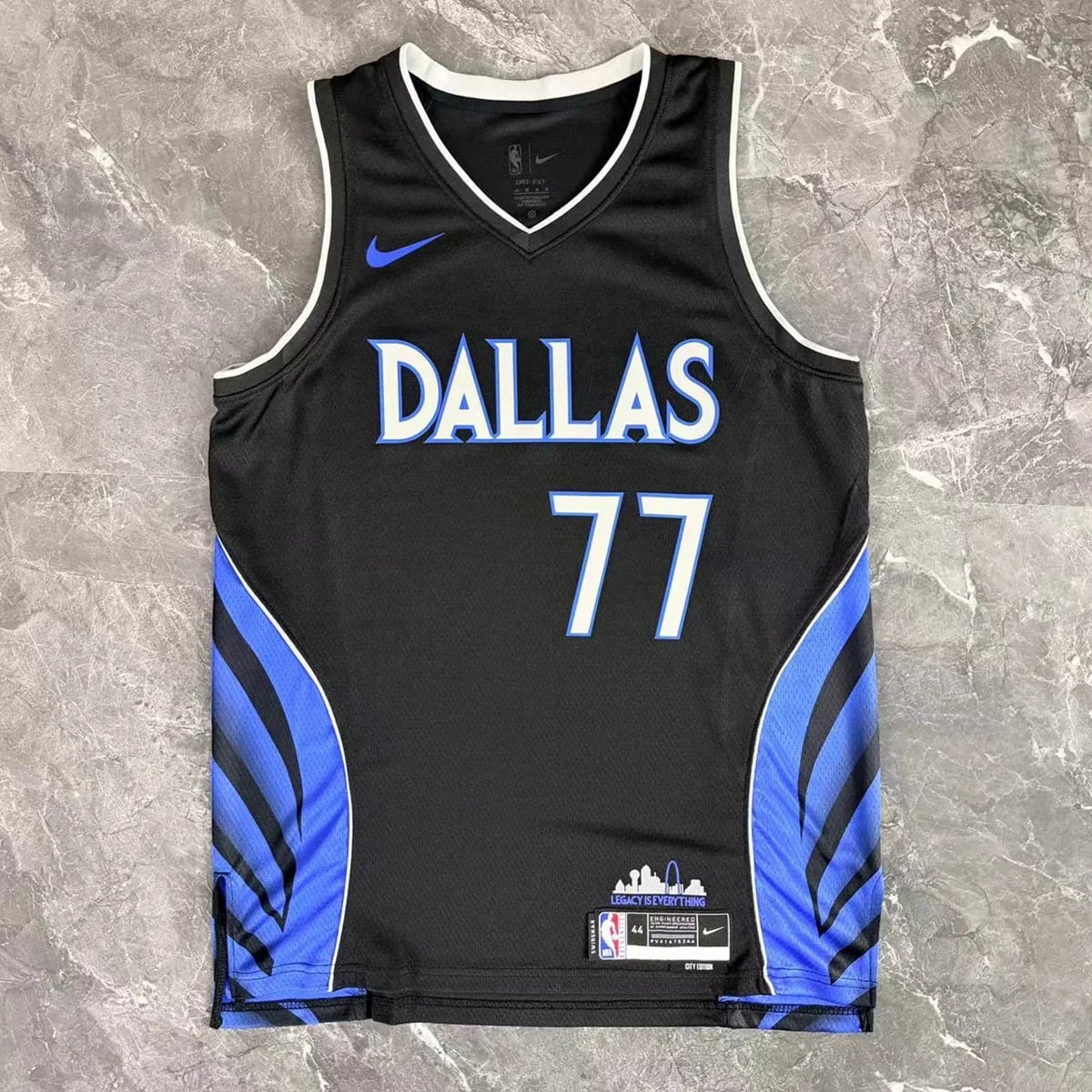 Camisola NBA Dallas Mavericks City Edition 2025/26 - Luka Dončić #77 - Vista 3