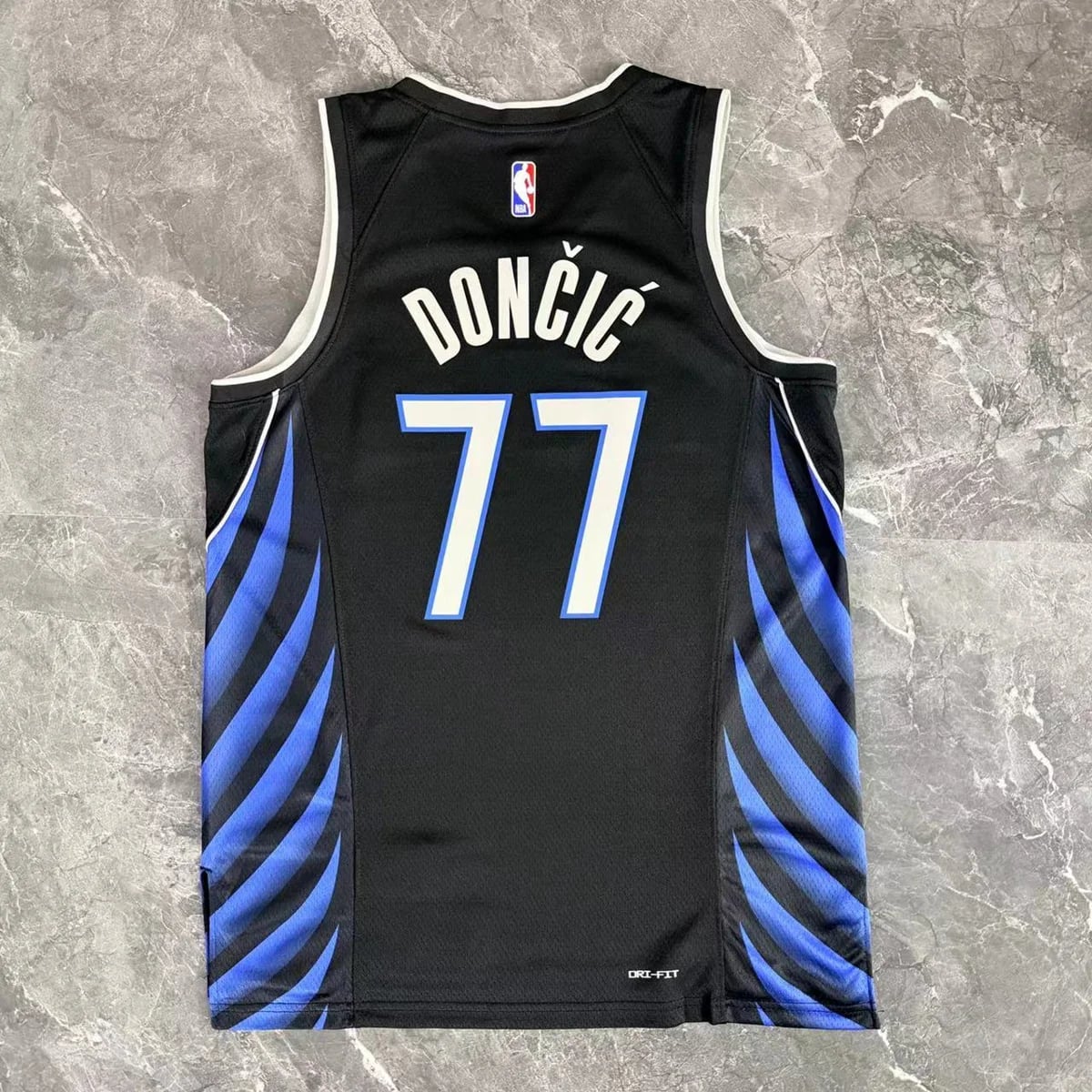 Camisola NBA Dallas Mavericks City Edition 2025/26 - Luka Dončić #77 - Vista 1