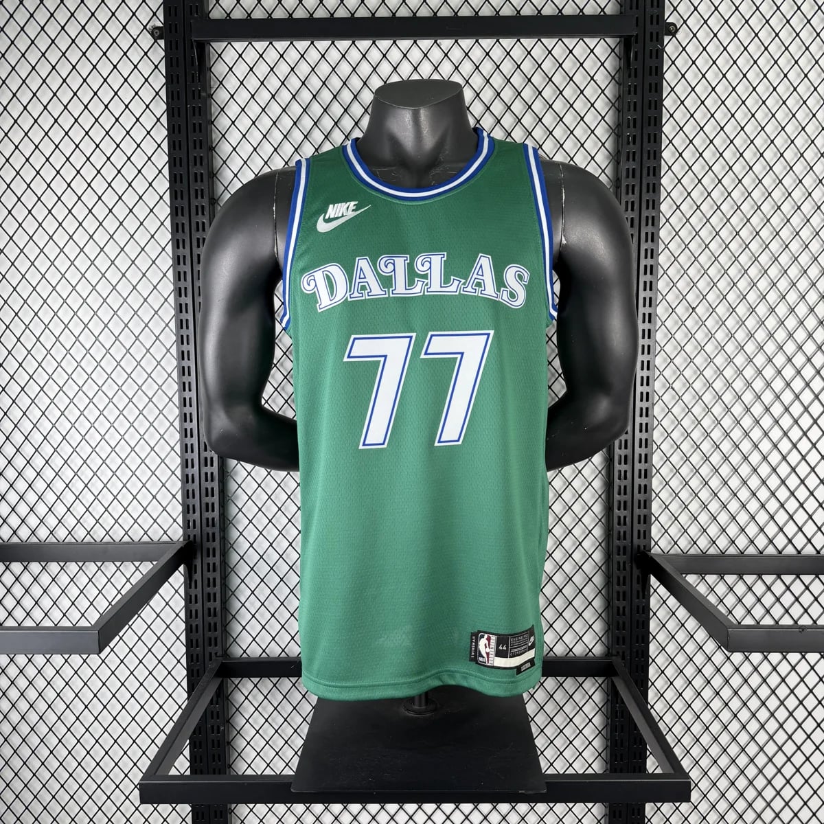 Camisola NBA Dallas Mavericks Classic Edition Verde 2025/26 - Luka Dončić #77 - Vista 2