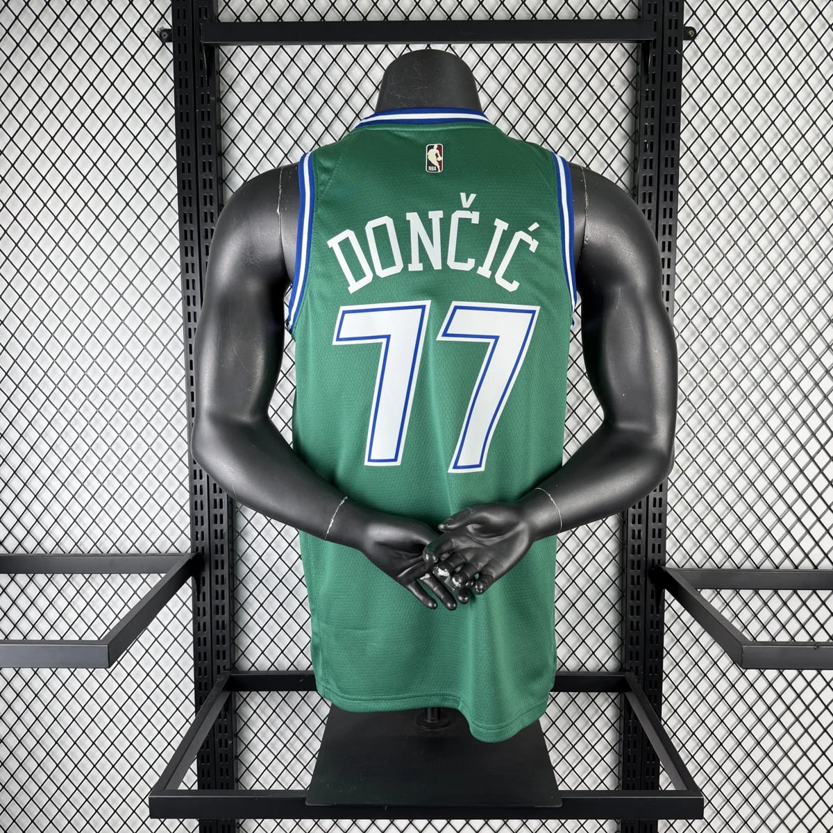 Camisola NBA Dallas Mavericks Classic Edition Verde 2025/26 - Luka Dončić #77 - Vista 1