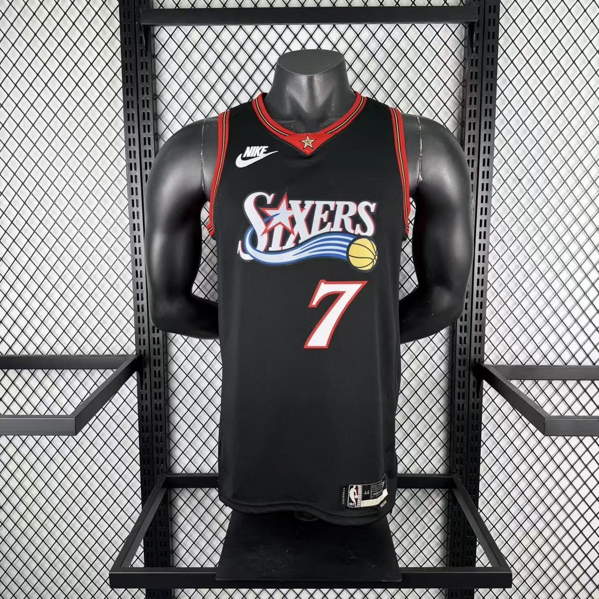 Camisola NBA Philadelphia 76ers Classic Edition Preta 2025/26 - Brown #7 - Vista 2