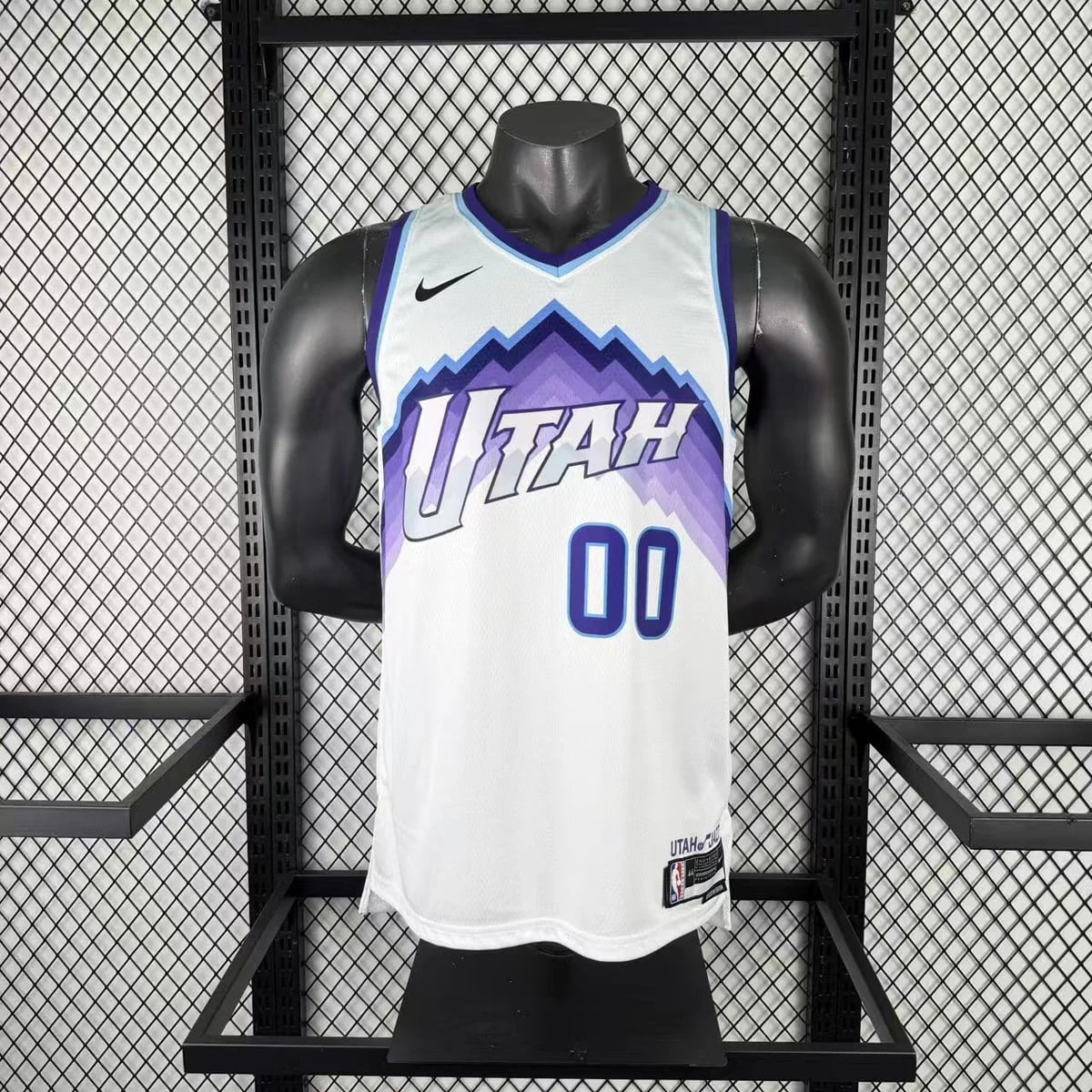 Camisola NBA Utah Jazz Branca 2025/26 - Jordan Clarkson #00 - Vista 2