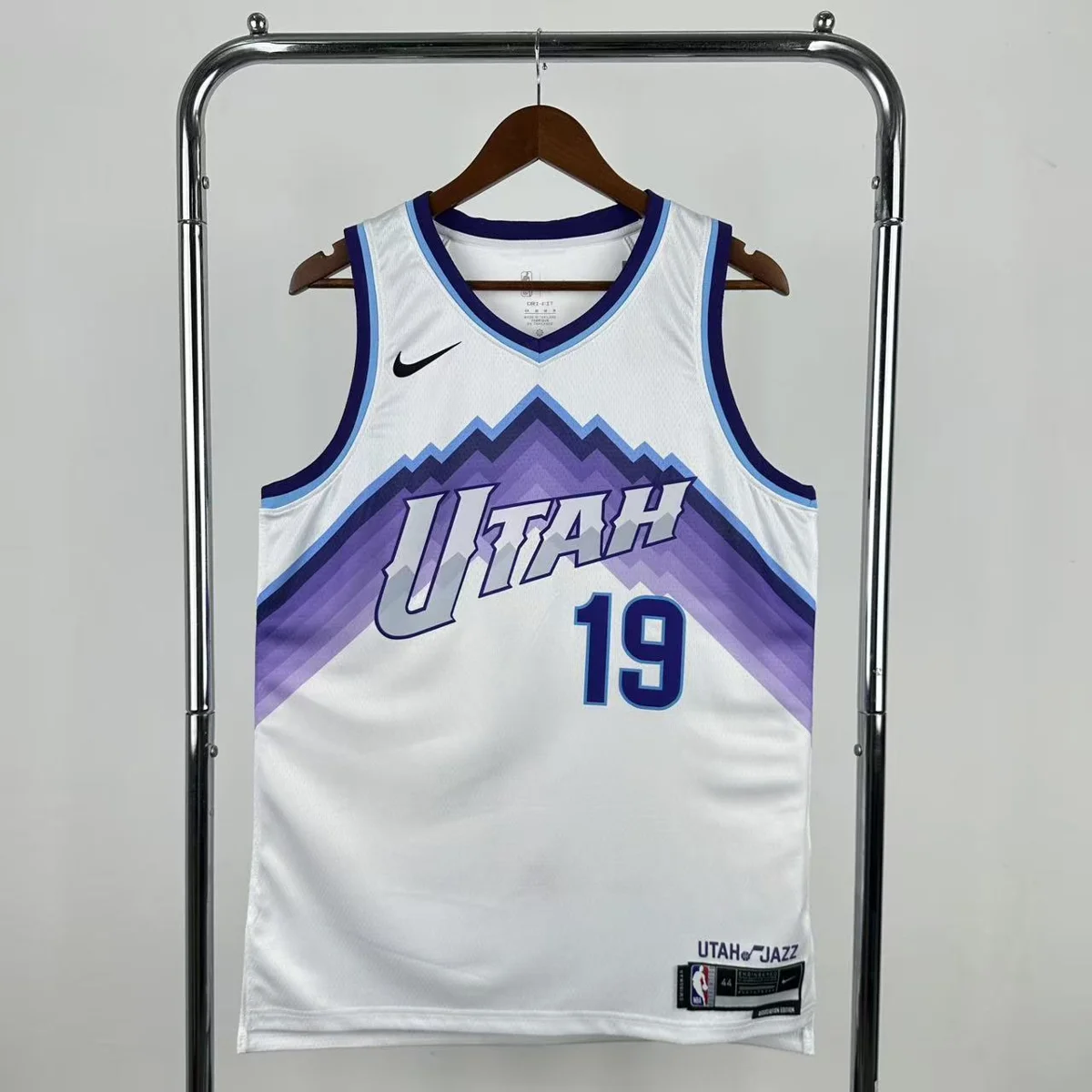 Camisola NBA Utah Jazz Branca 2025/26 - Ace Bailey #19 - Vista 3