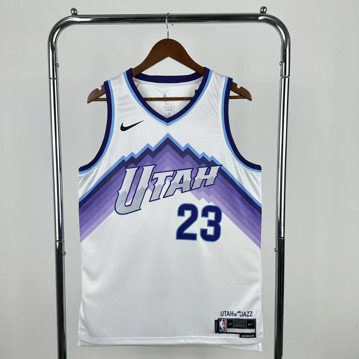 Camisola NBA Utah Jazz Branca 2025/26 - Lauri Markkanen #23 - Vista 2