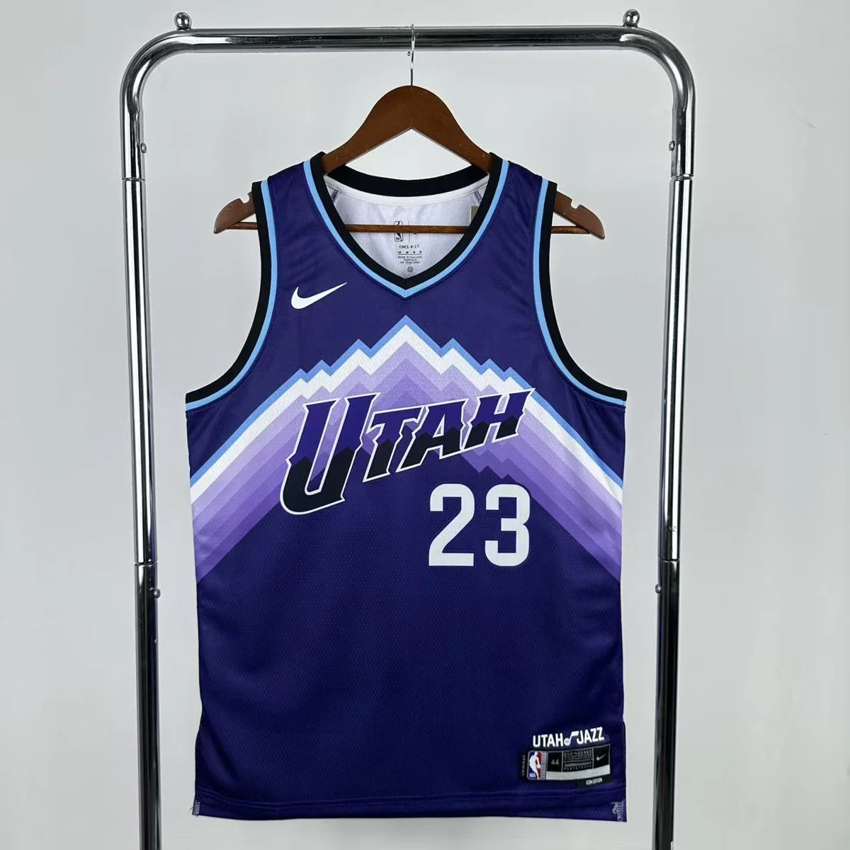 Camisola NBA Utah Jazz Roxa 2025/26 - Lauri Markkanen #23 - Vista 2