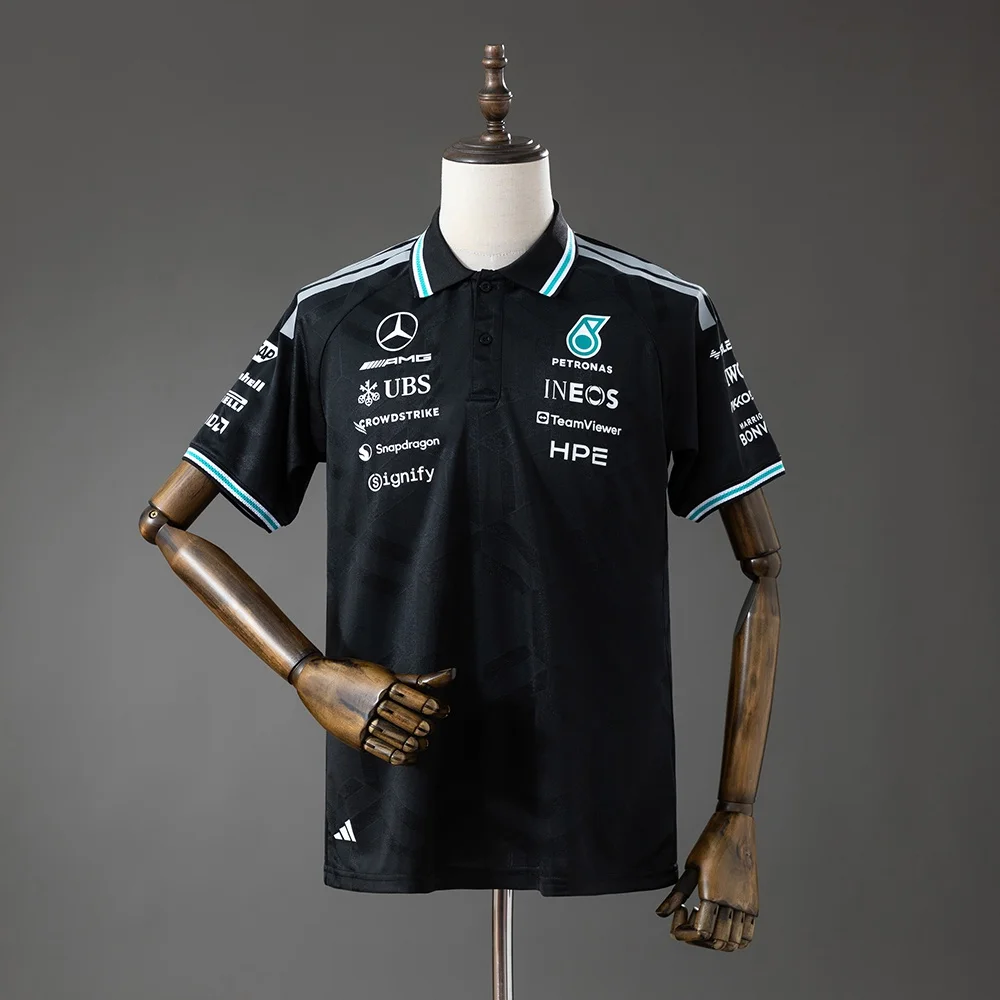 Polo Mercedes-AMG F1 Preto 2026 - Vista 1
