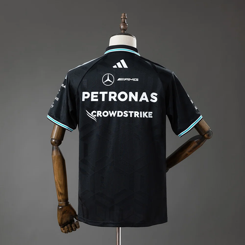 Polo Mercedes-AMG F1 Preto 2026 - Vista 2