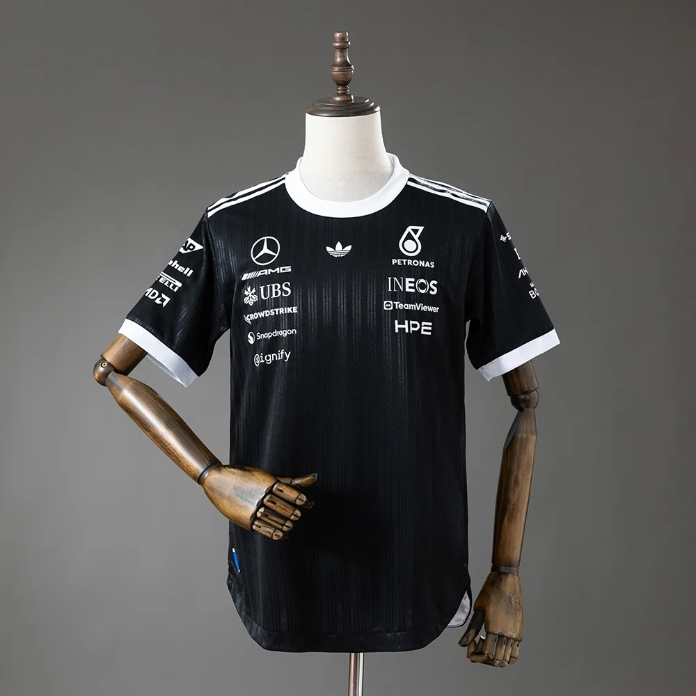 T-Shirt Mercedes-AMG F1 Preto 2026 (Versão Jogador) - Vista 1
