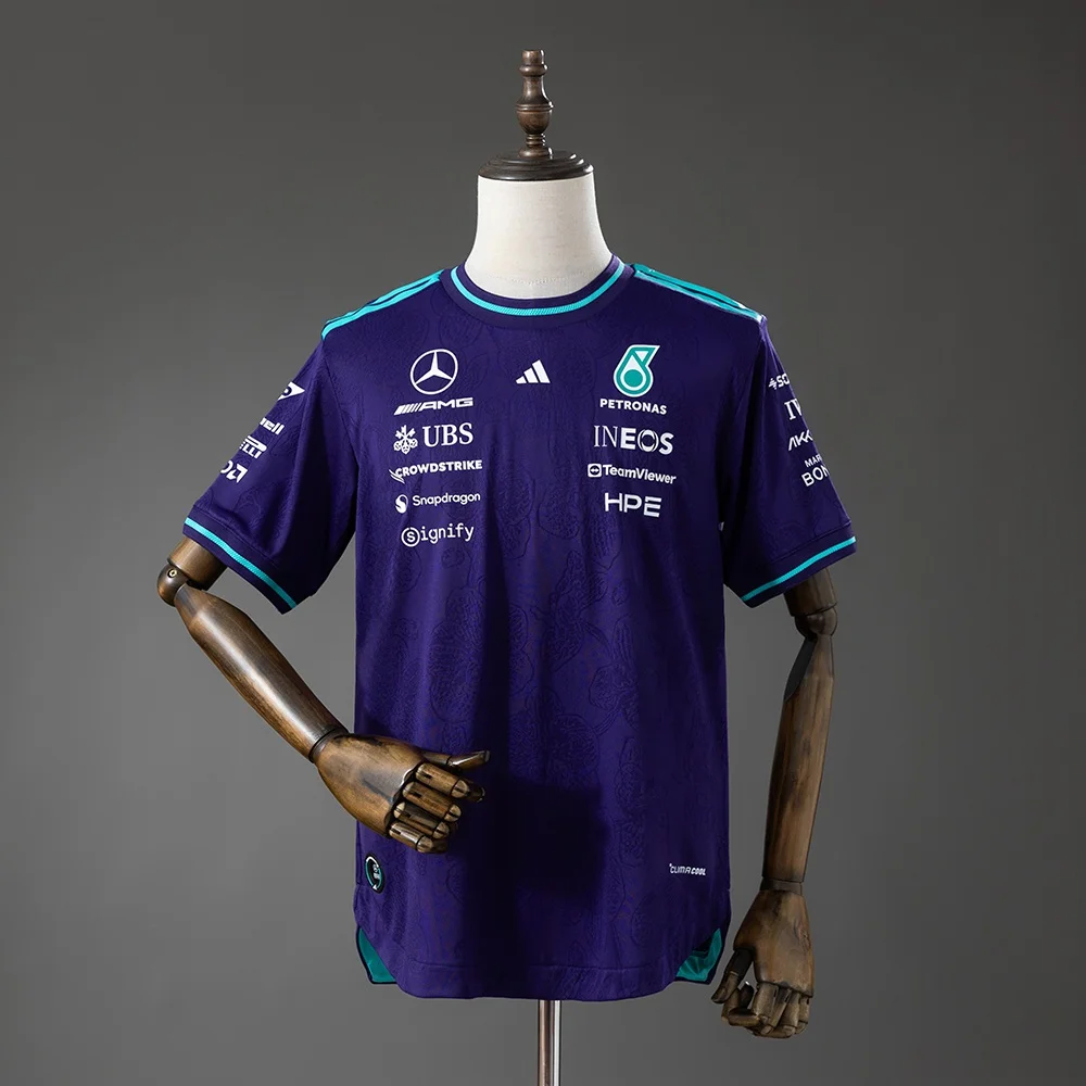 T-Shirt Mercedes-AMG F1 Roxo 2026 (Versão Jogador) - Vista 1