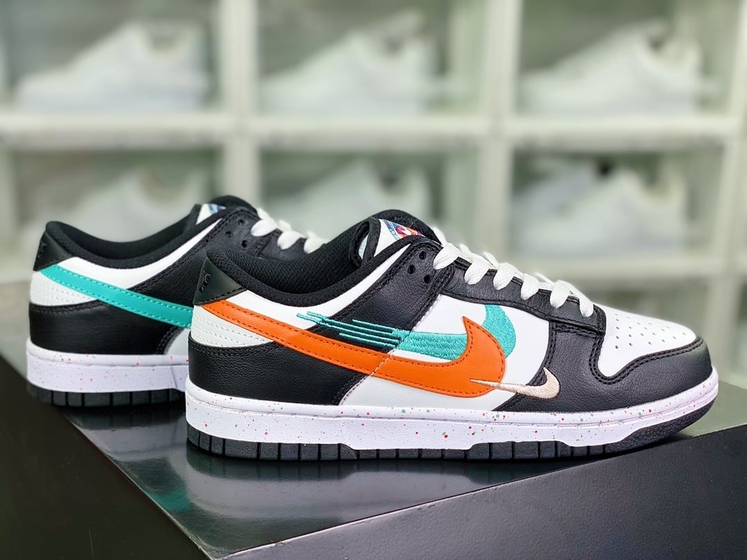 NK Dunk Low Ano do Coelho Preto, Branco e Multicolor Três Ganchos - Vista 2