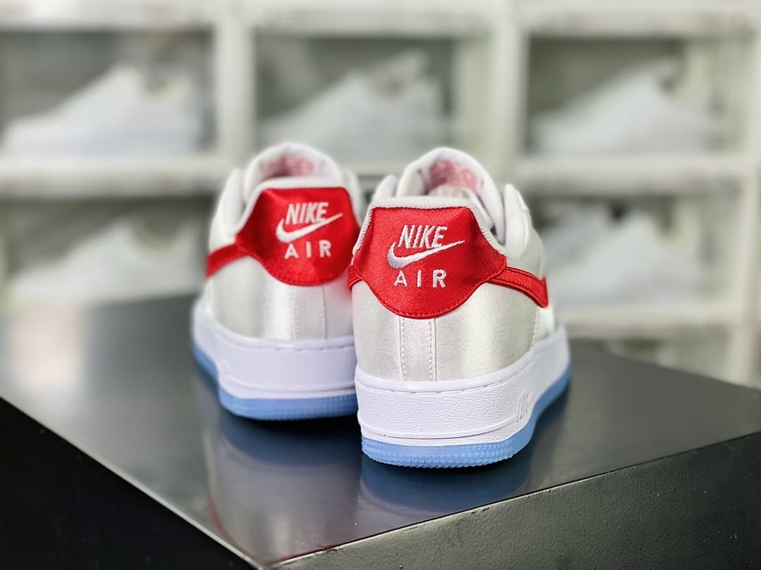 Nike Patchwork Branco com Prata e Vermelho - Vista 4