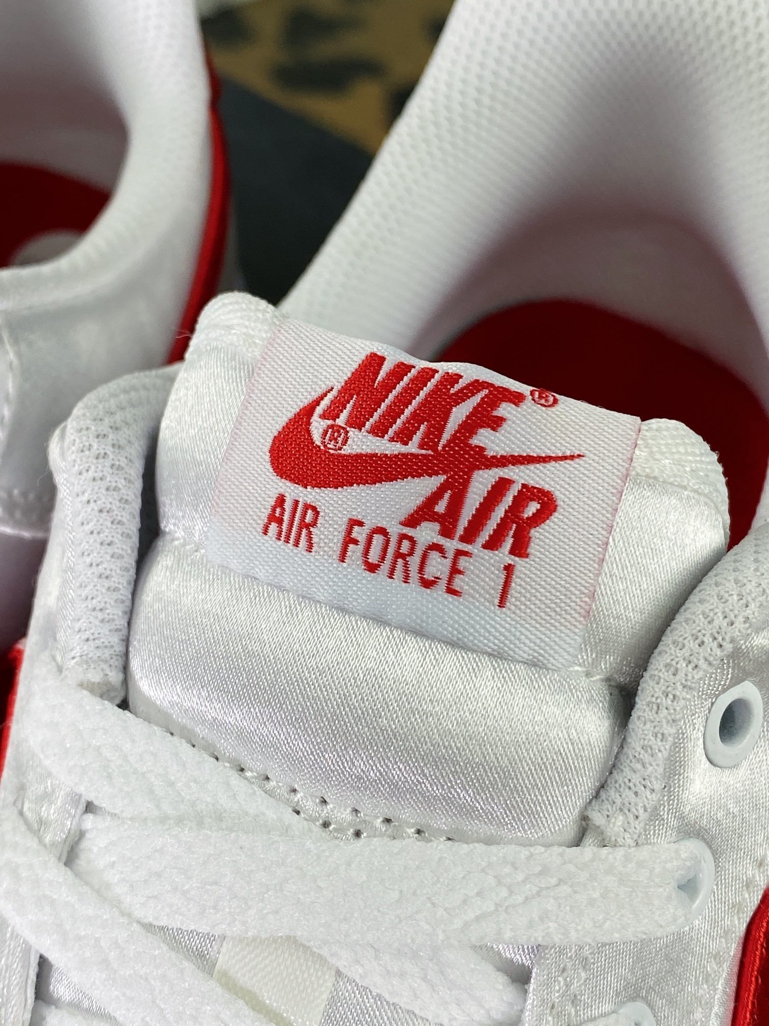 Nike Patchwork Branco com Prata e Vermelho - Vista 7
