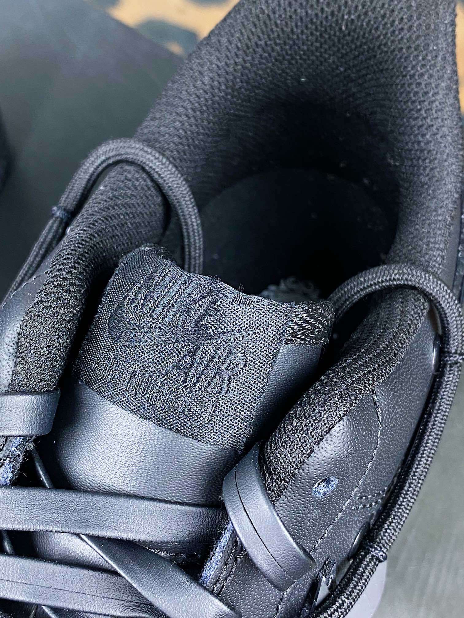 Nike All Black Samurai - Vista 7