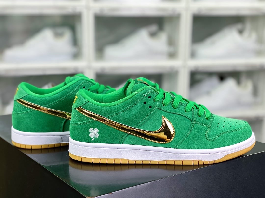NK Dunk Low Celtics Verde Dourado - Vista 2