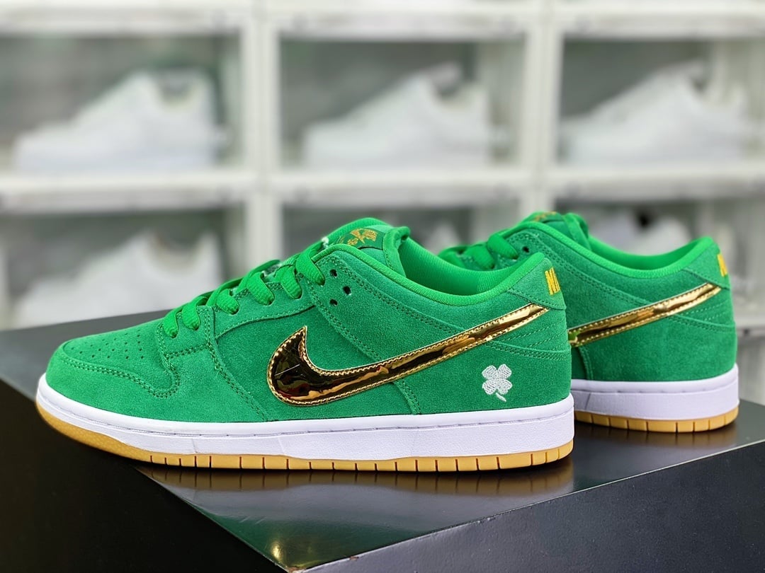 NK Dunk Low Celtics Verde Dourado - Vista 3