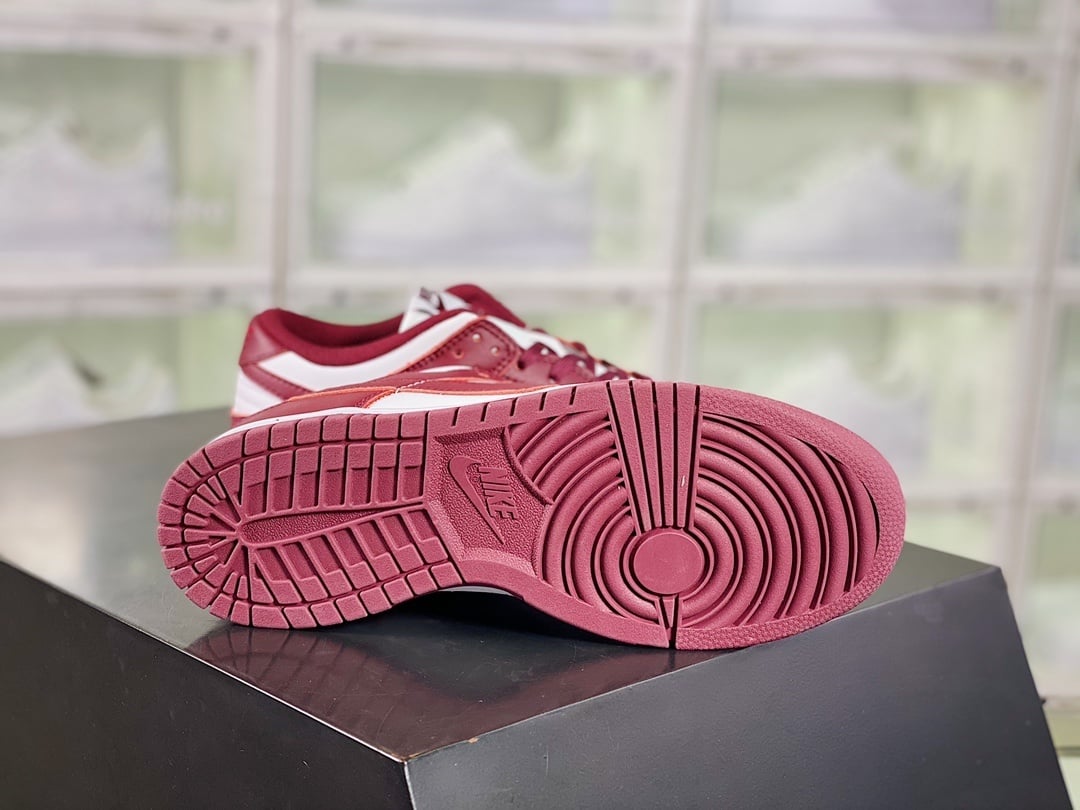 NK Dunk Low St. John University Vermelho Vinho - Vista 4