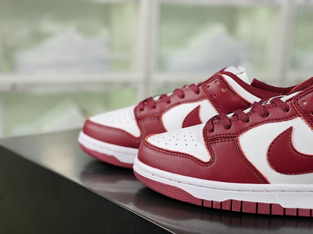 NK Dunk Low St. John University Vermelho Vinho - Vista 8