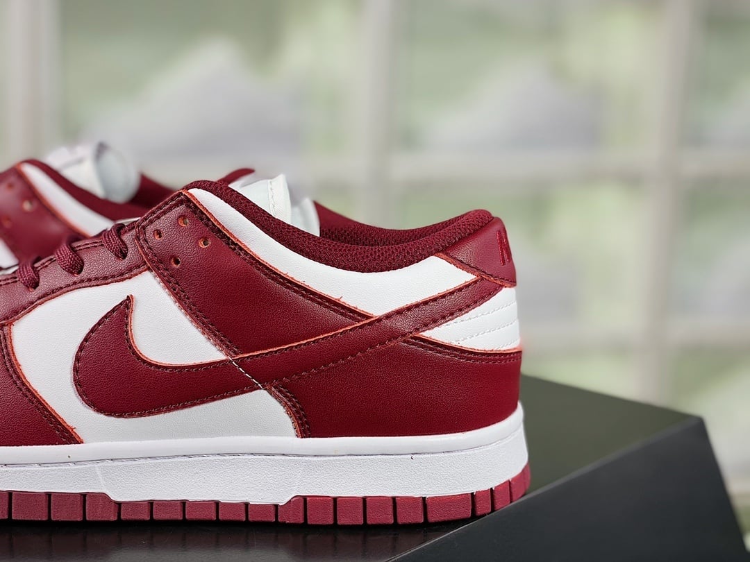 NK Dunk Low St. John University Vermelho Vinho - Vista 9