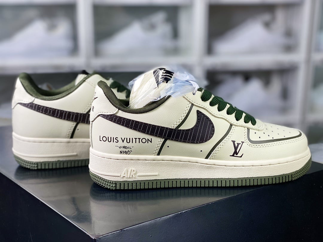 Nike Creme com Estampa LV Verde e Preta - Vista 3