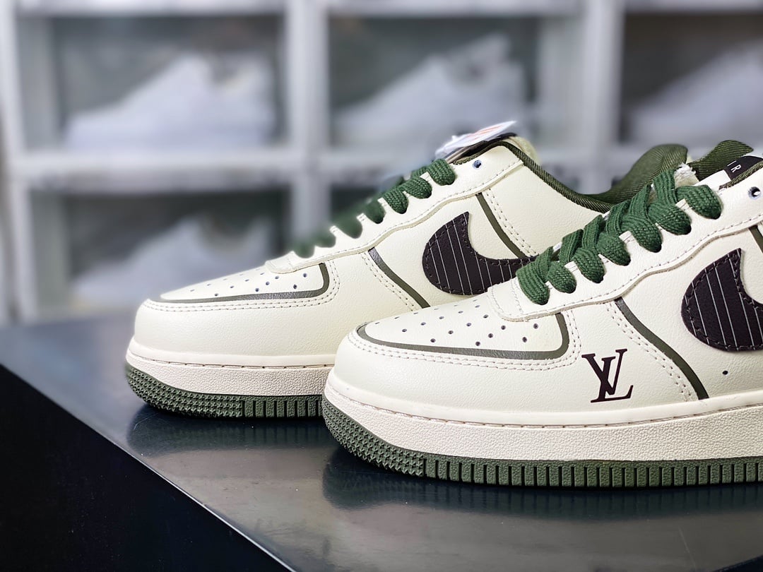 Nike Creme com Estampa LV Verde e Preta - Vista 8