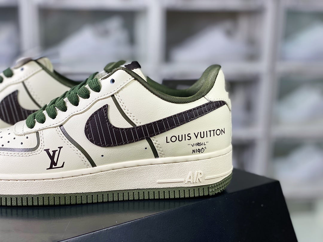 Nike Creme com Estampa LV Verde e Preta - Vista 9