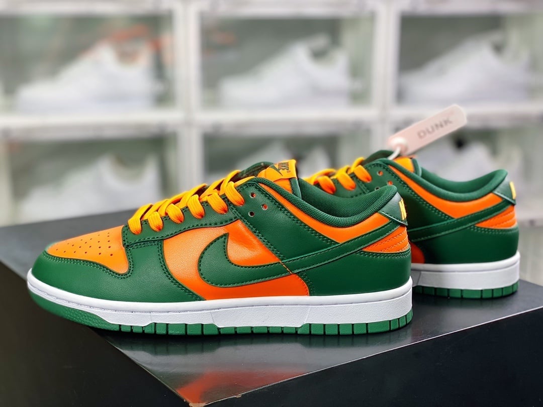 NK Dunk Low Michigan Laranja Verde - Vista 3