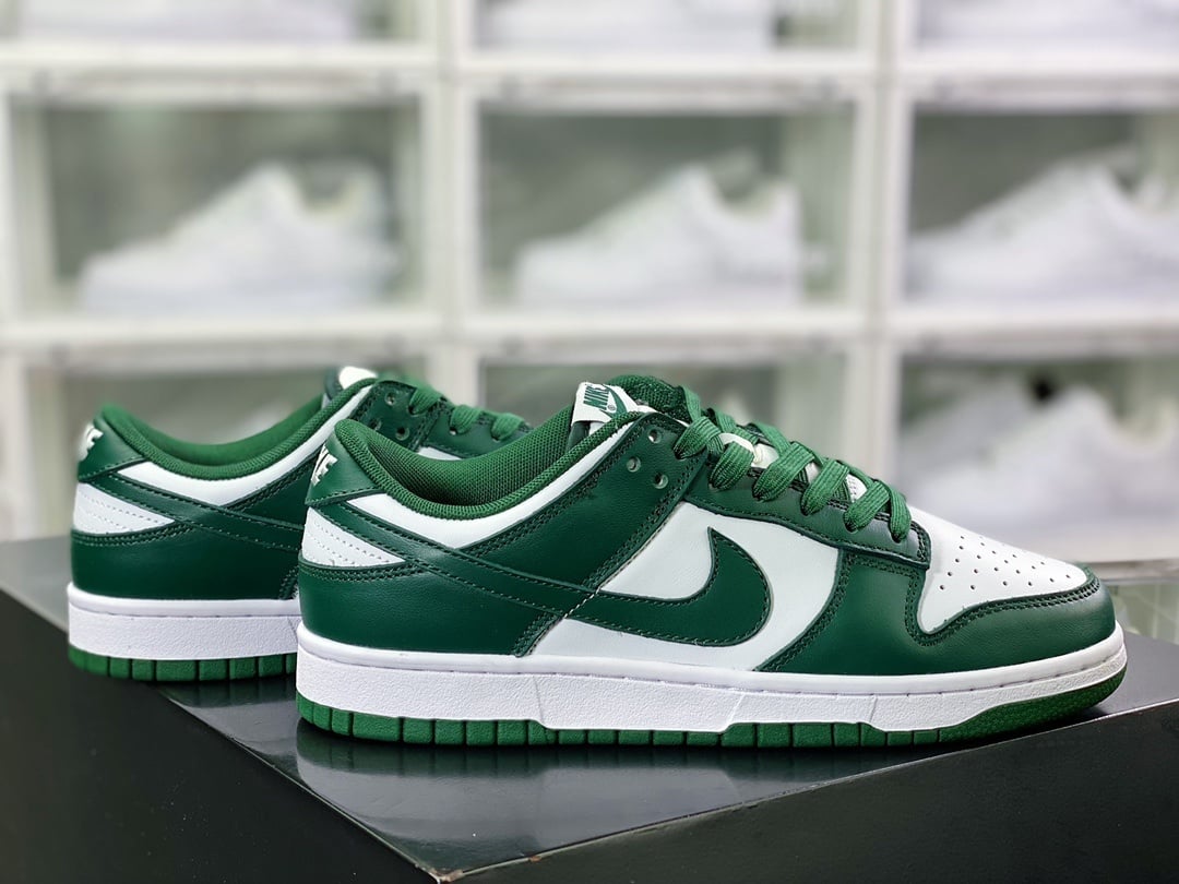 NK Dunk Low Michigan Branco e Verde - Vista 2