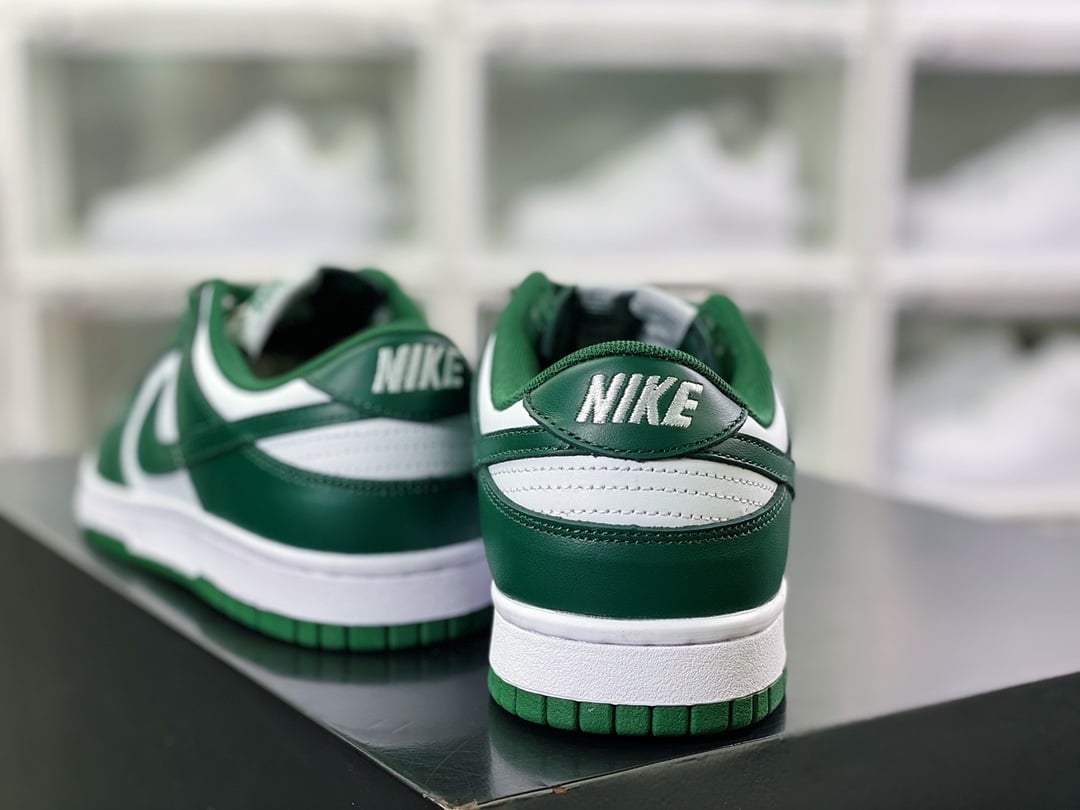 NK Dunk Low Michigan Branco e Verde - Vista 4