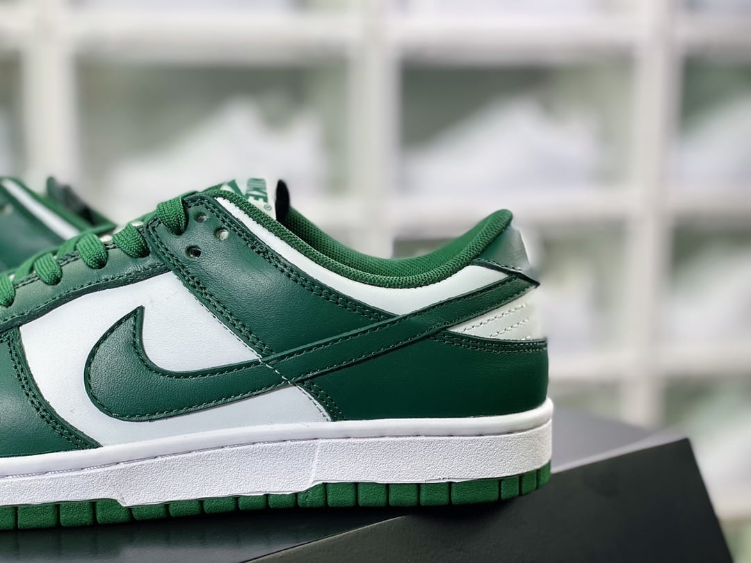 NK Dunk Low Michigan Branco e Verde - Vista 9