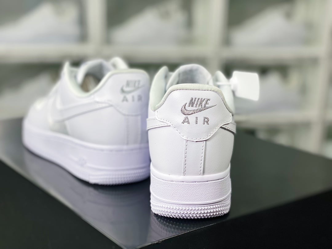 Nike Patchwork Todo Branco em Seda com Prata - Vista 4