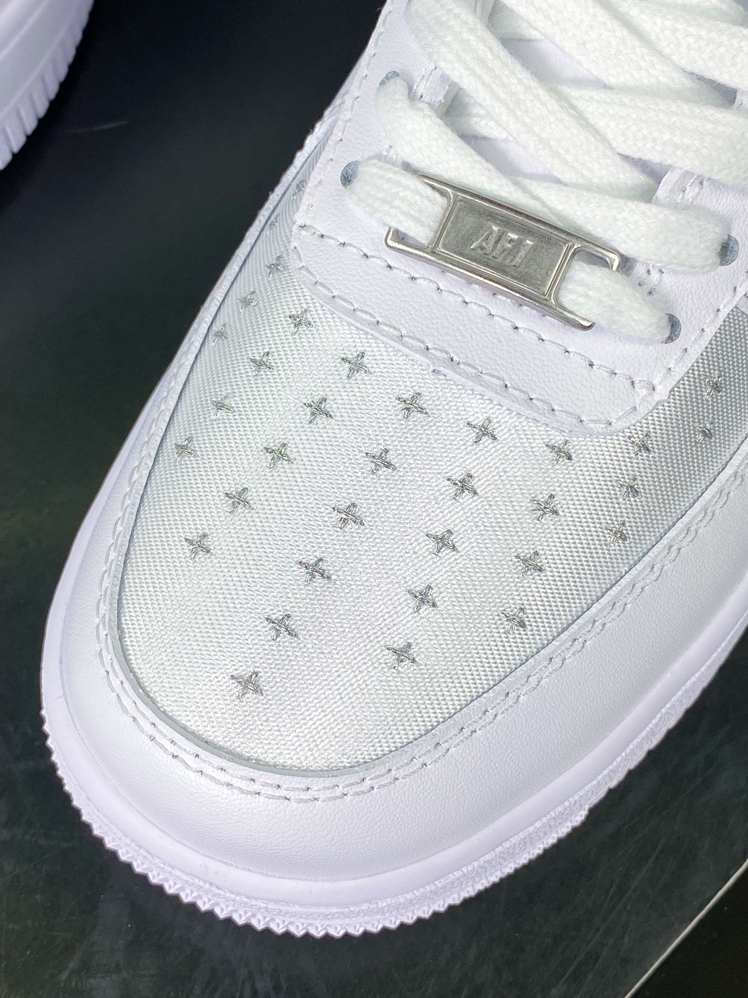 Nike Patchwork Todo Branco em Seda com Prata - Vista 6