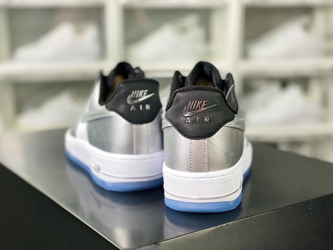 Nike Patchwork Metálico Prata, Preto e Branco - Vista 4