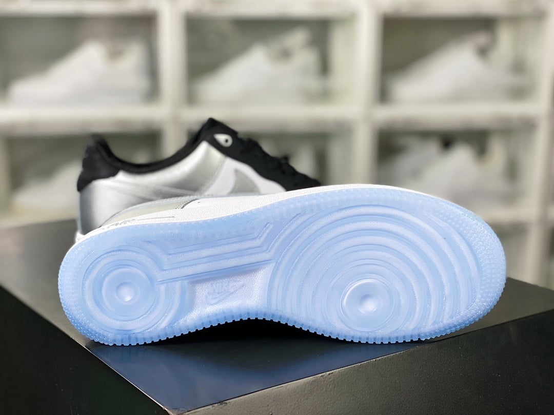 Nike Patchwork Metálico Prata, Preto e Branco - Vista 5