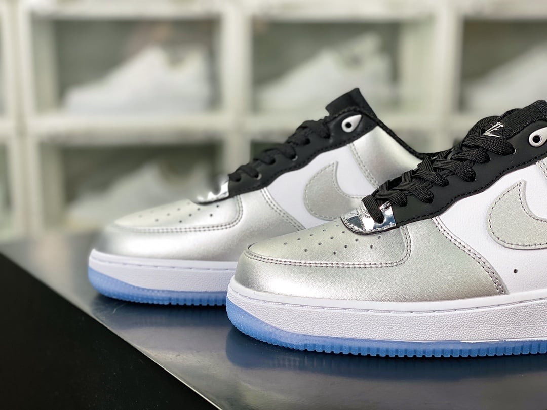Nike Patchwork Metálico Prata, Preto e Branco - Vista 8