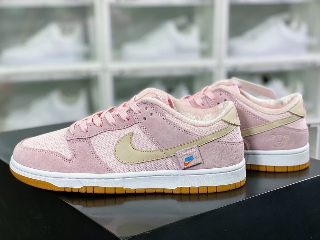 NK Dunk Low Marrom Claro Rosa Ursinho - Vista 3