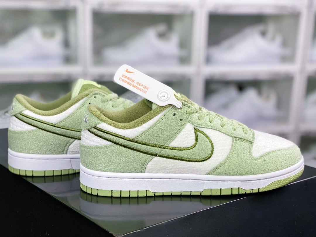 NK Dunk Low Pelúcia Verde Claro Branco - Vista 2