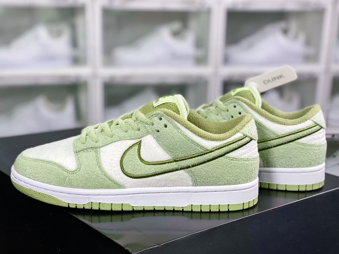 NK Dunk Low Pelúcia Verde Claro Branco - Vista 3