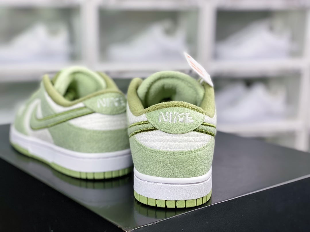 NK Dunk Low Pelúcia Verde Claro Branco - Vista 4