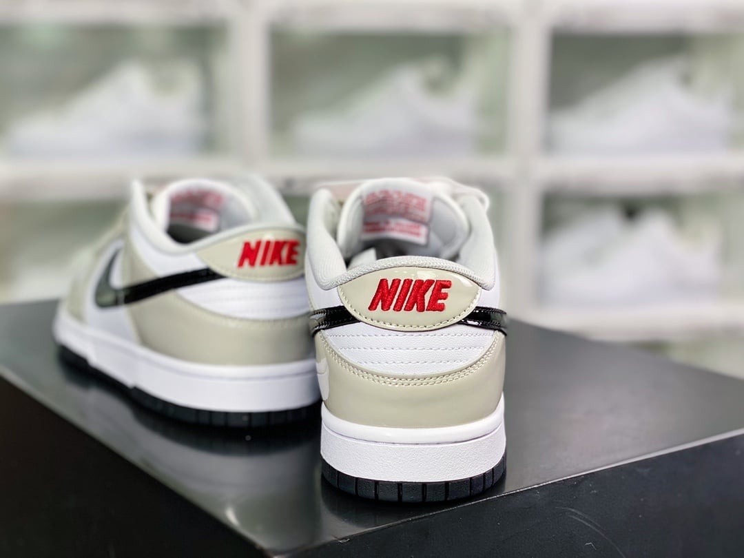 NK Dunk Low Branco Preto Amarelo - Vista 4