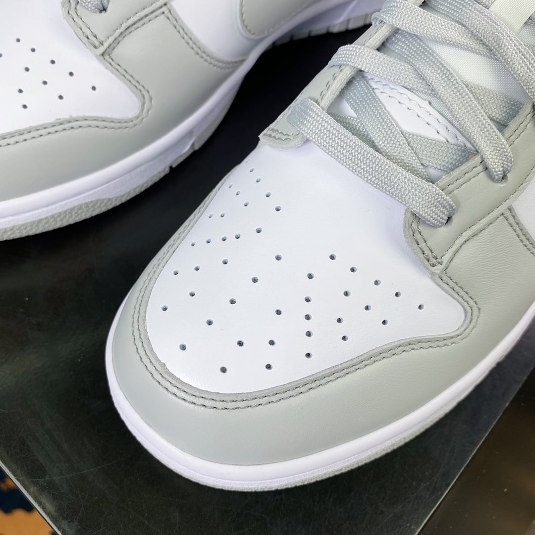 NK Dunk Low Branco e Cinza Fumaça - Vista 5