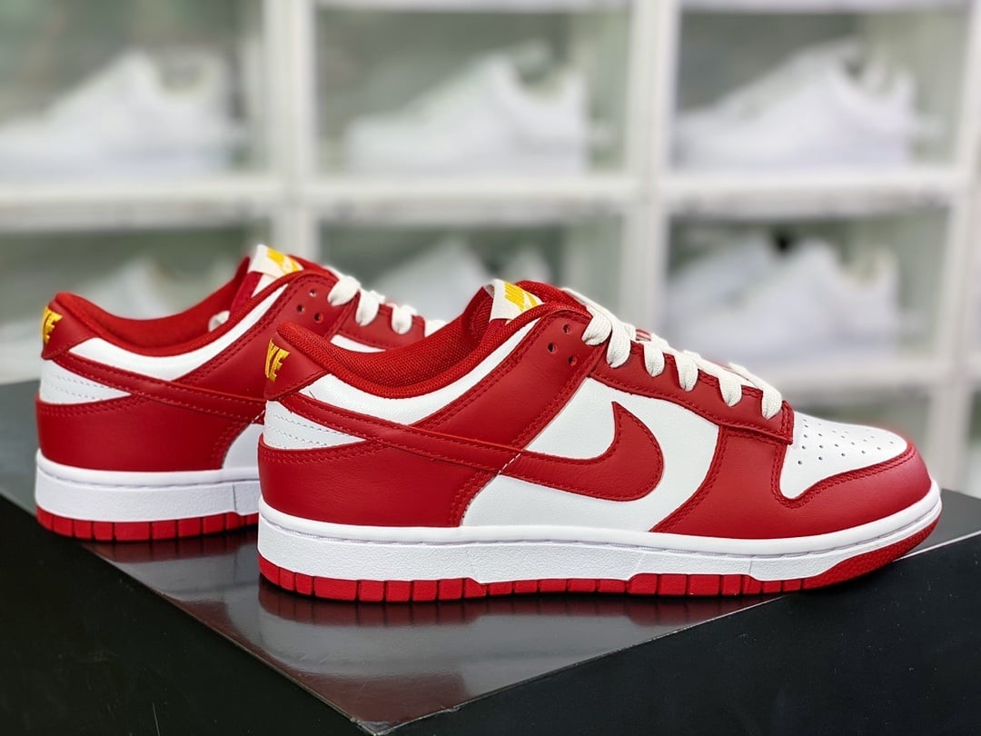 NK Dunk Low Branco Vermelho Dourado - Vista 2