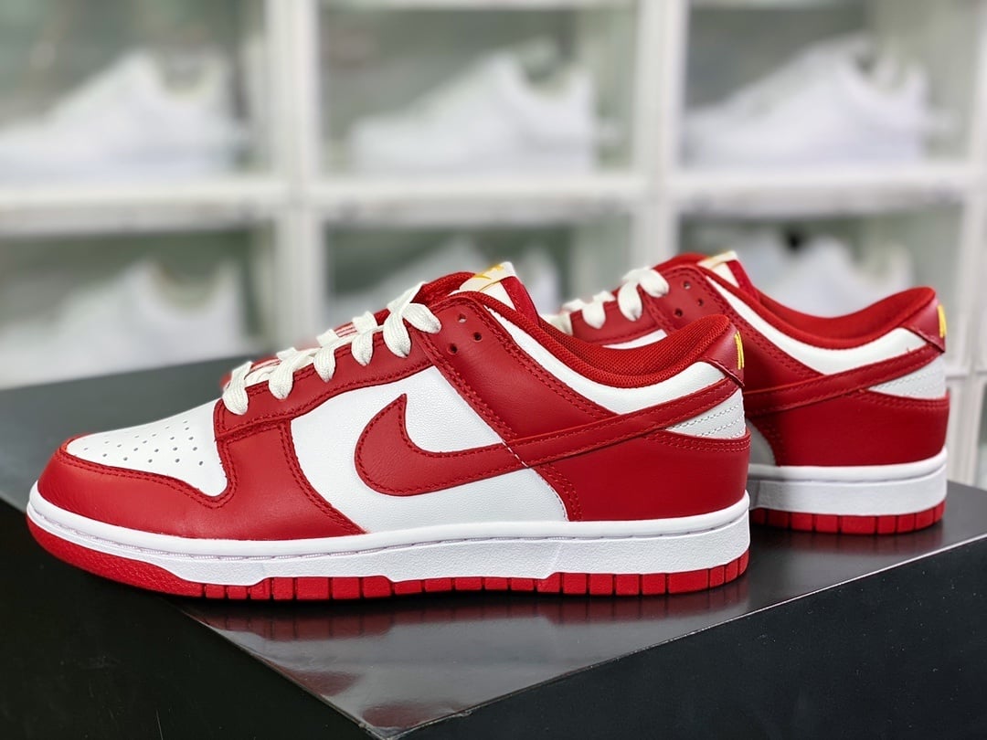 NK Dunk Low Branco Vermelho Dourado - Vista 3
