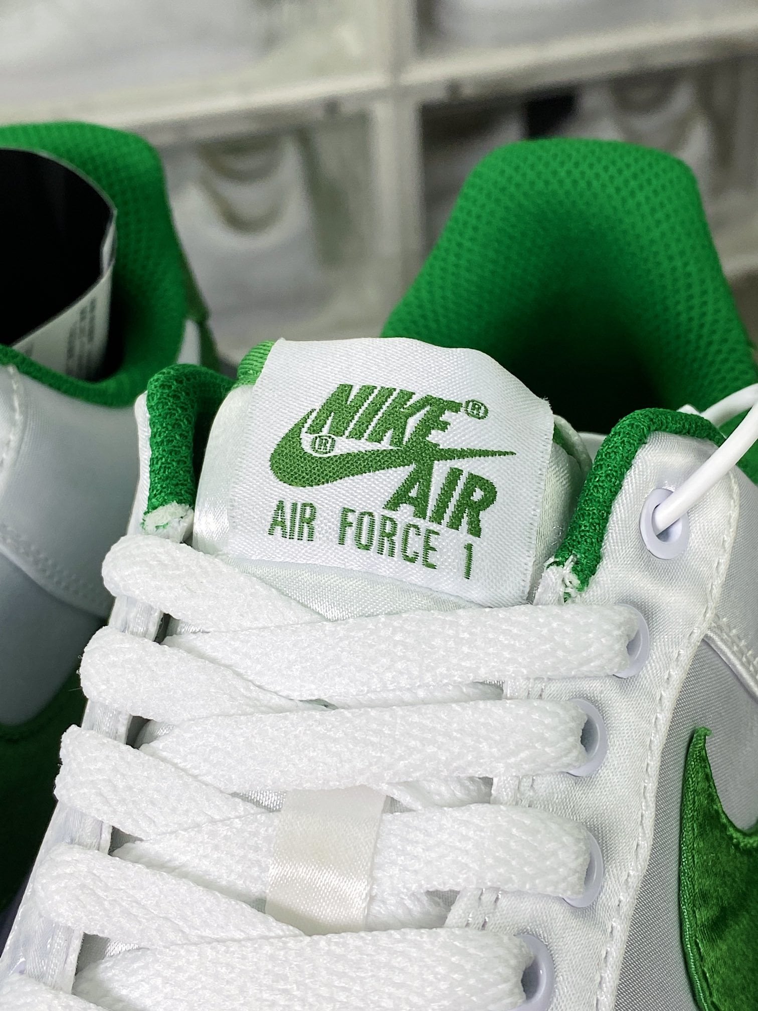 Nike Silk Branco e Verde - Vista 7