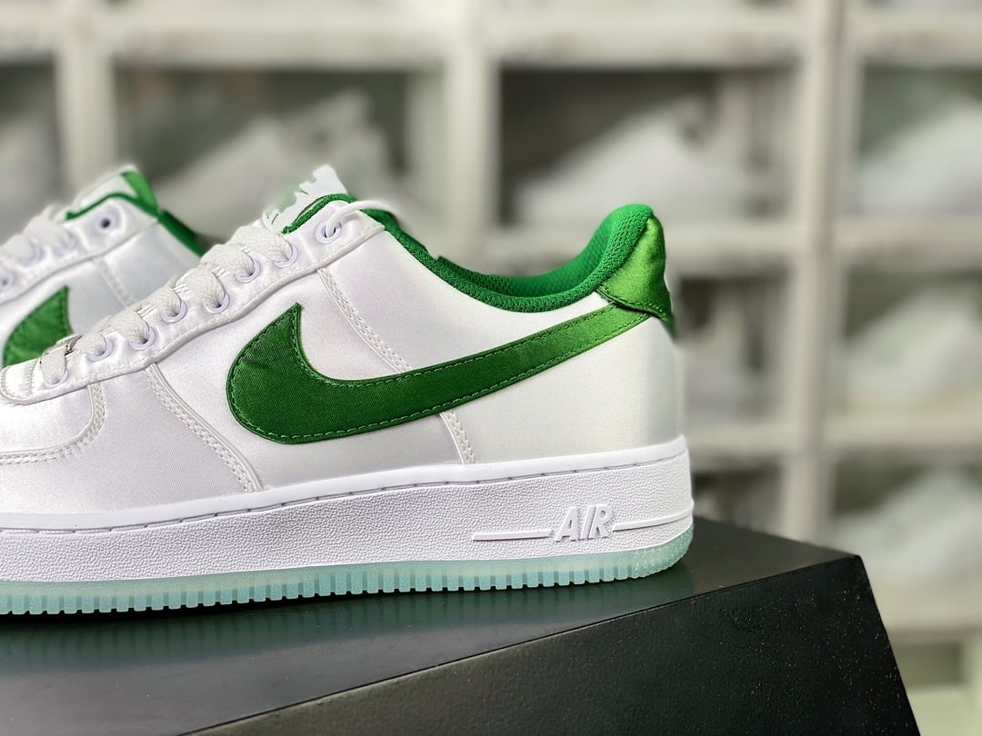 Nike Silk Branco e Verde - Vista 9