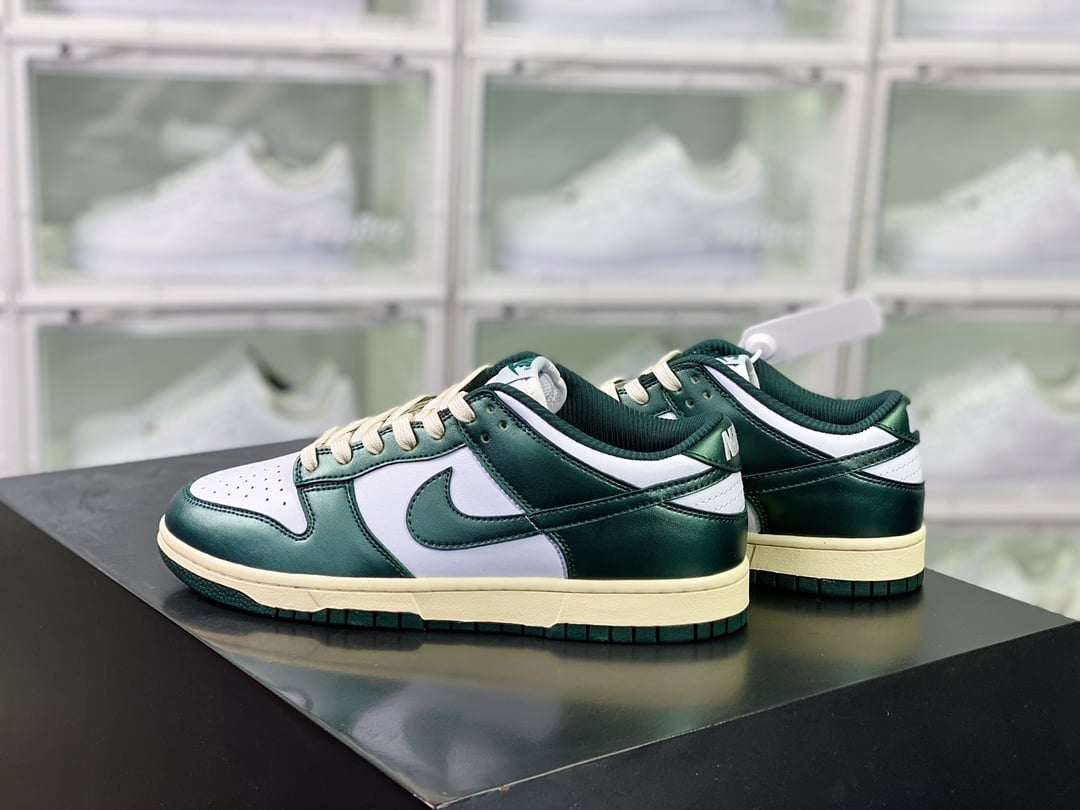 NK Dunk Low Branco e Verde Worn - Vista 2